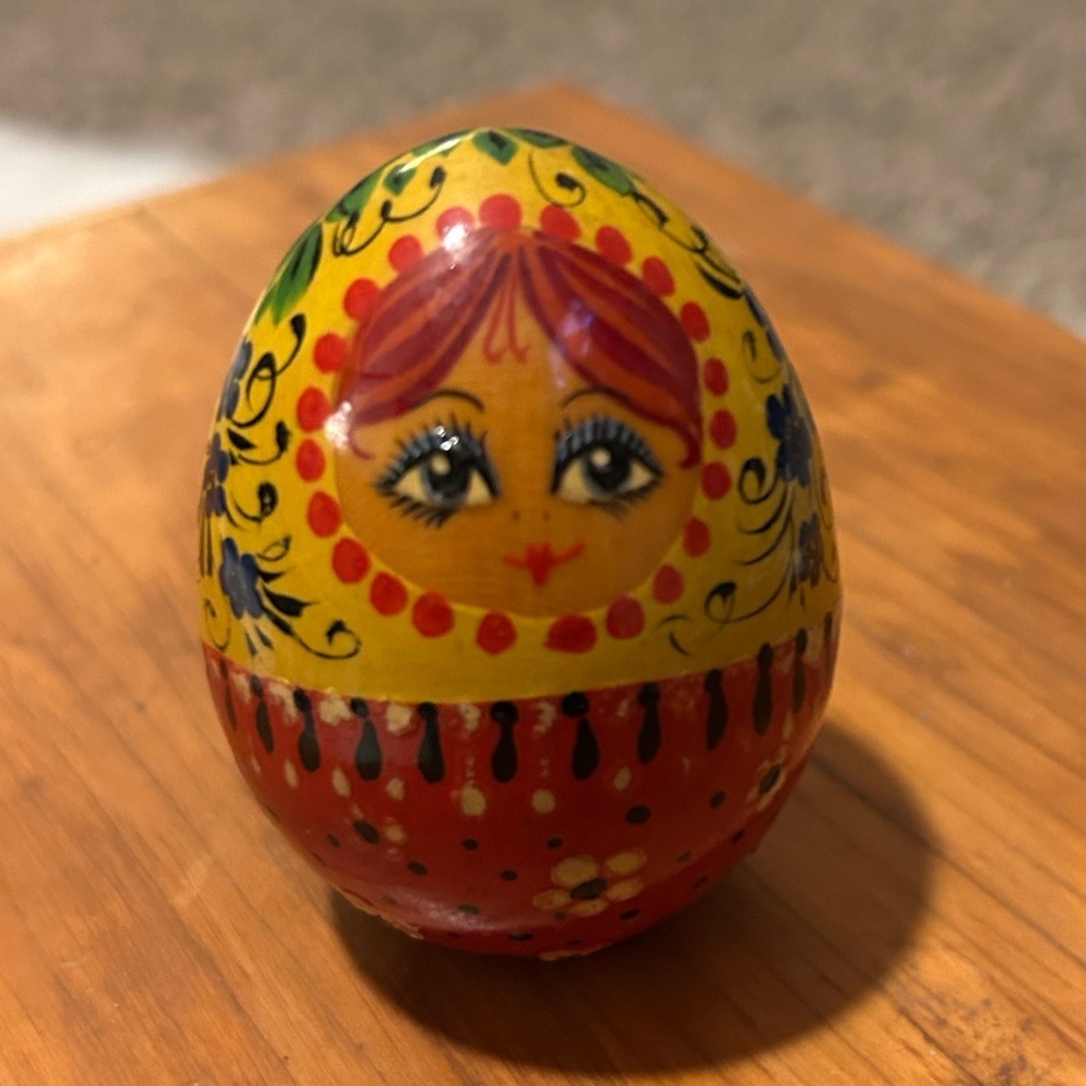 🌲  Vintage Hand Painted Russian Wooden Egg
